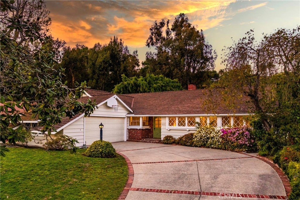 Photo of Listing #SR25077090