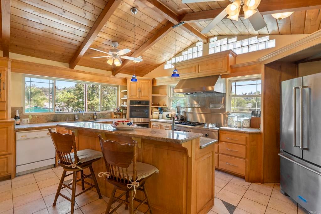 Photo of Listing #PTP2502490