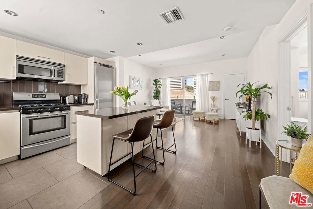 Photo of Listing #25520297