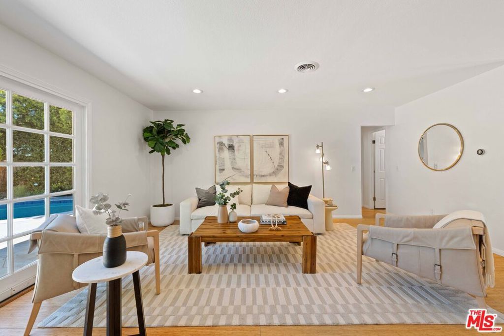 Photo of Listing #25519471