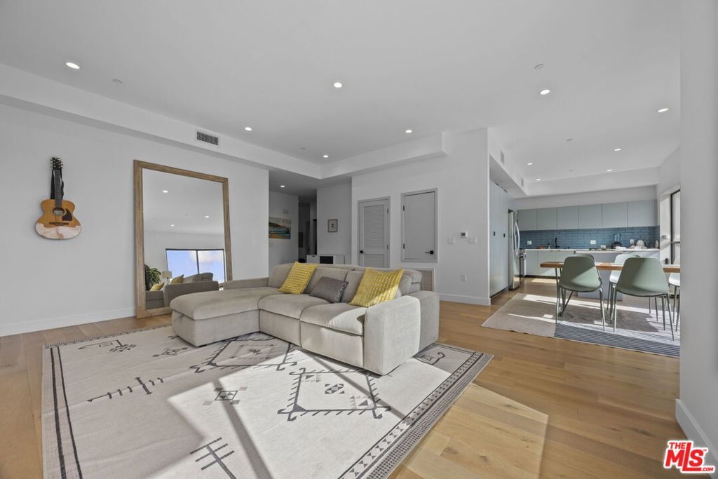 Photo of Listing #25520491