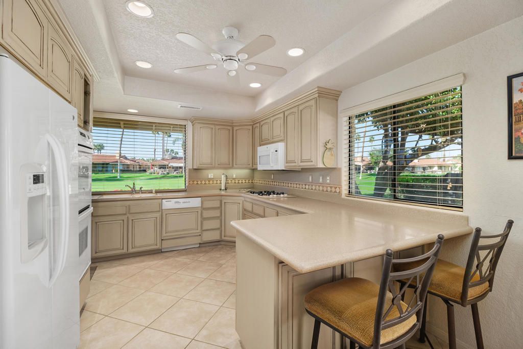 322 Villena Way, Palm Desert