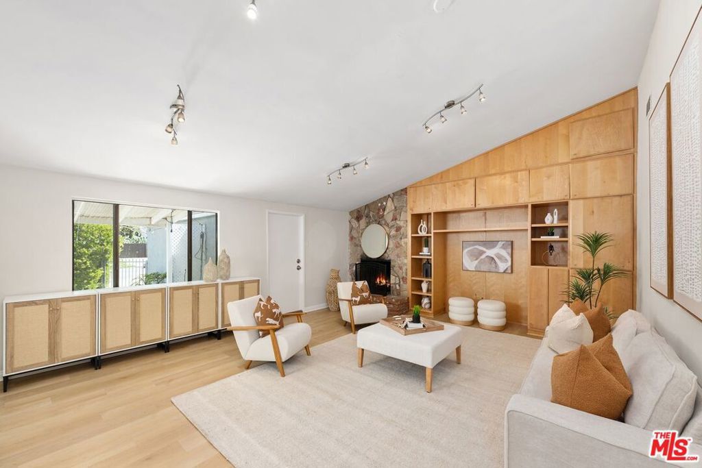 Photo of Listing #25523611