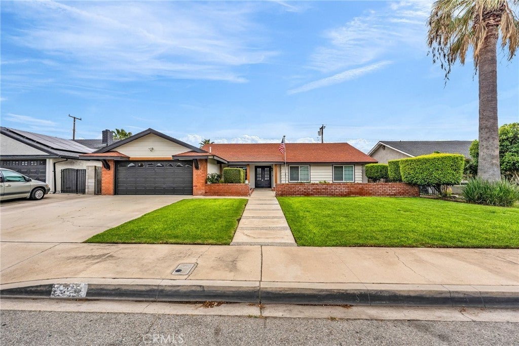 Photo of Listing #IV25078986