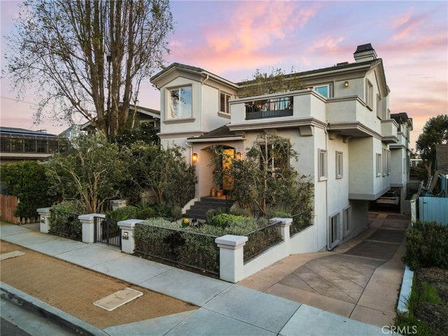 948 15th Street, Hermosa Beach.