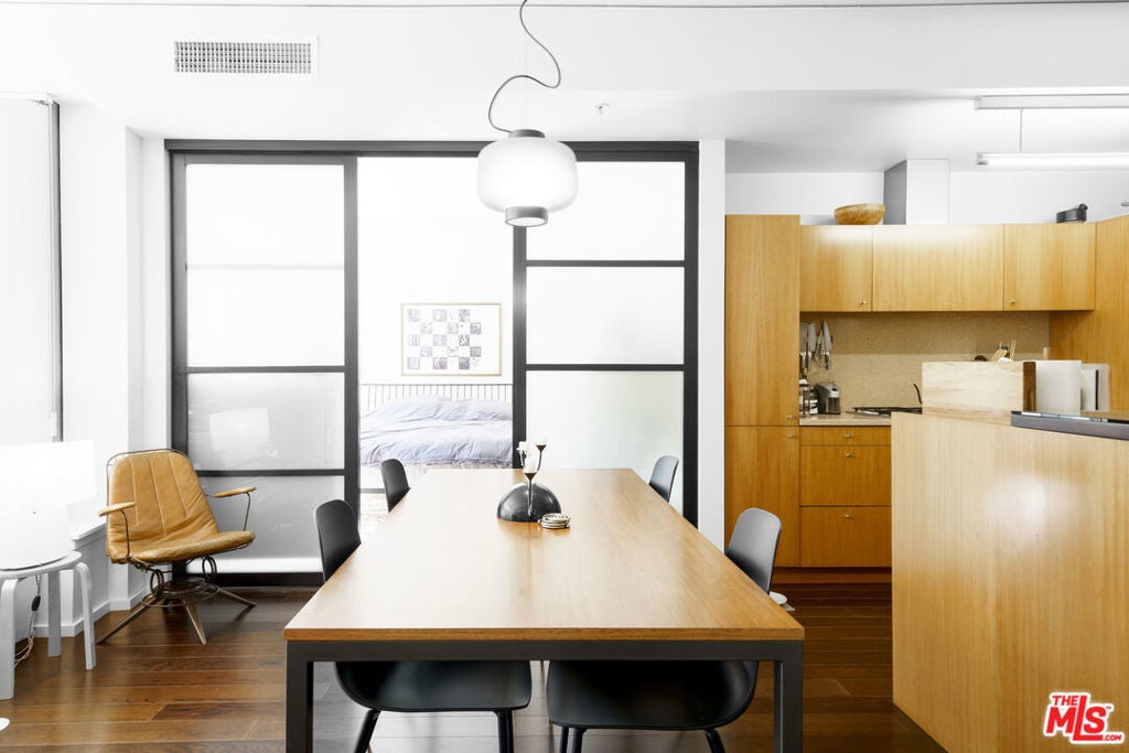 Photo of Listing #25523943