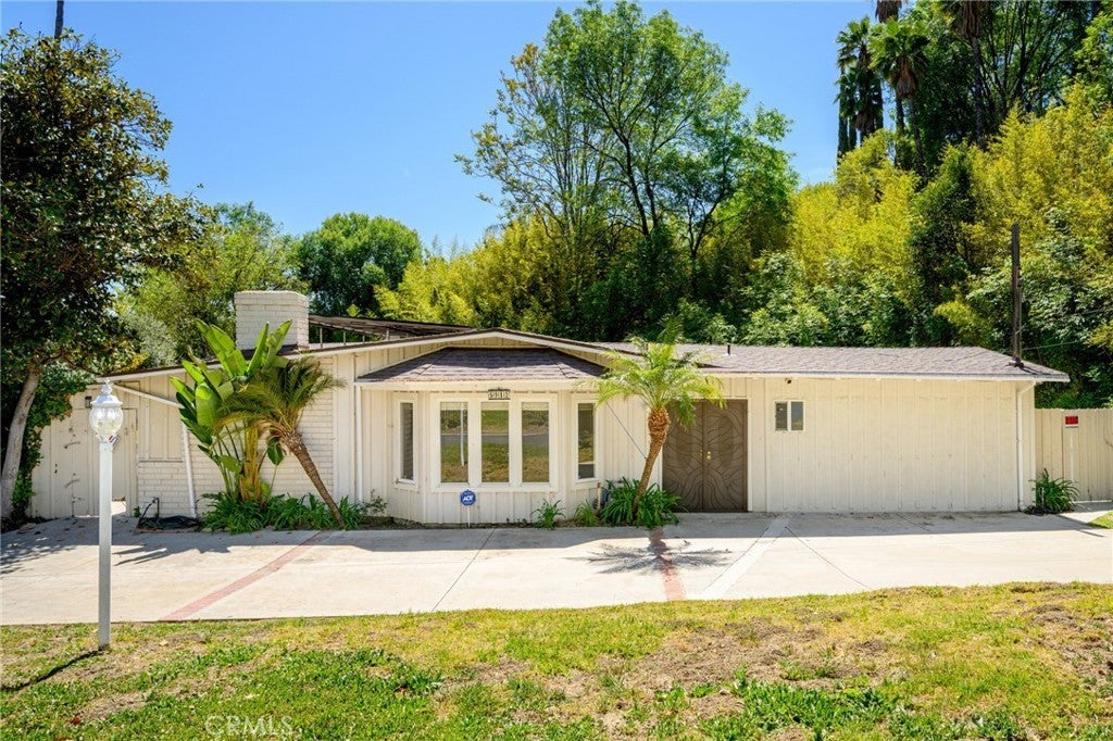 Photo of Listing #SR25058192