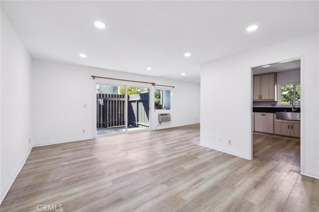 Photo of Listing #SB25080001