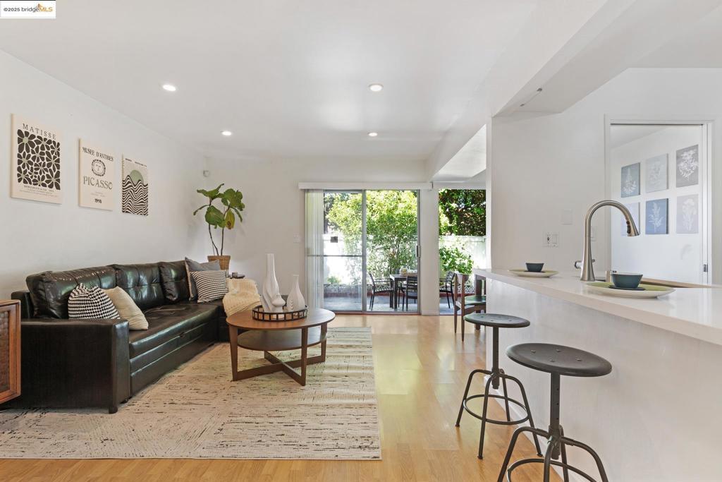 Photo of Listing #41093039