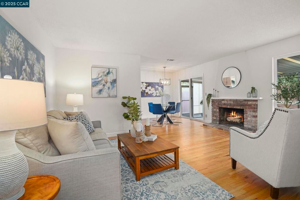 Photo of Listing #41093052