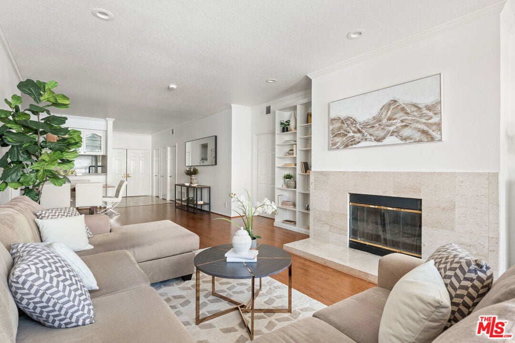 Photo of Listing #25523389