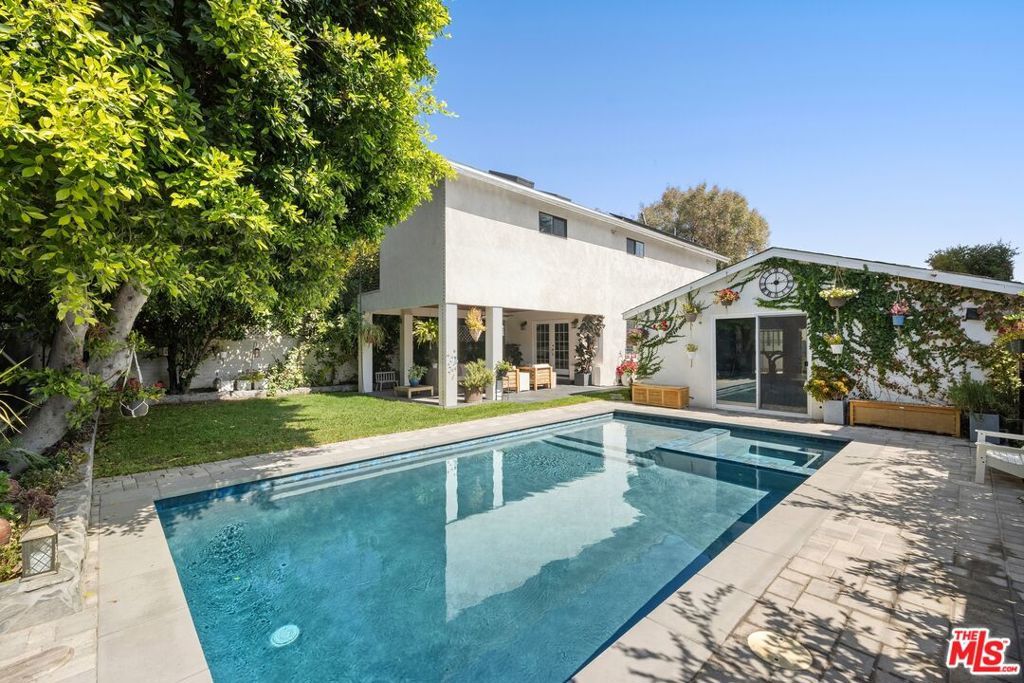 Photo of Listing #25519871