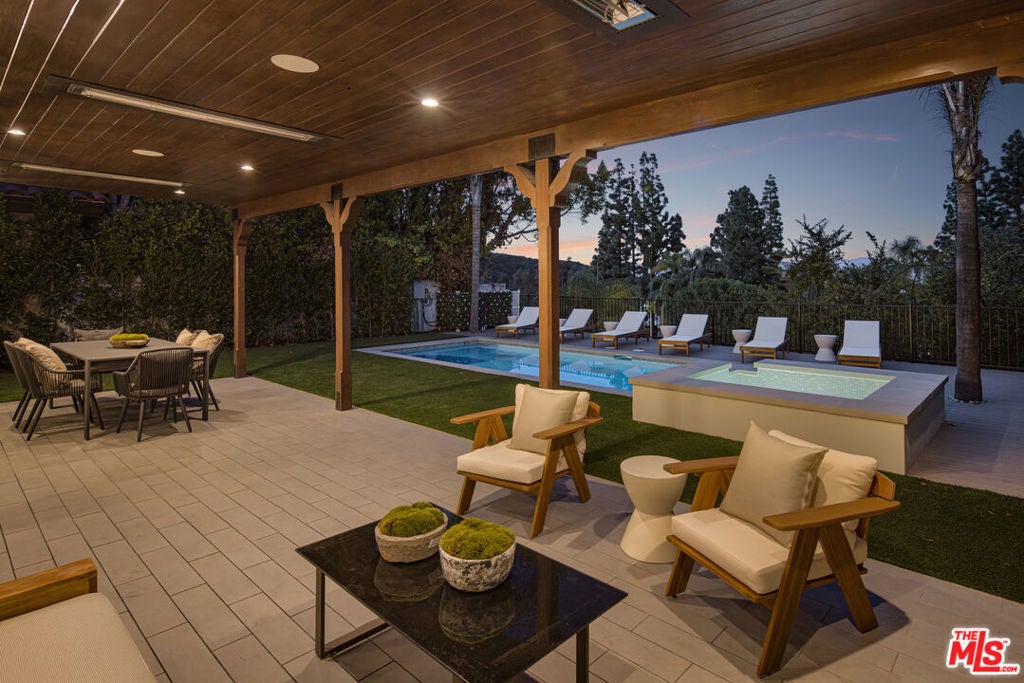 Photo of Listing #25523499