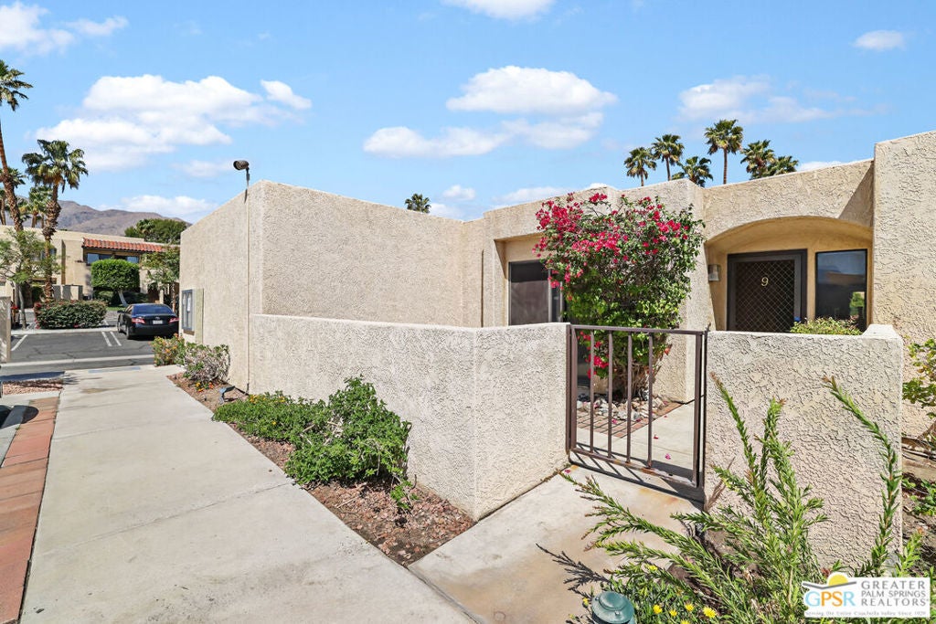 200 Racquet Club Road # 9, Palm Springs
