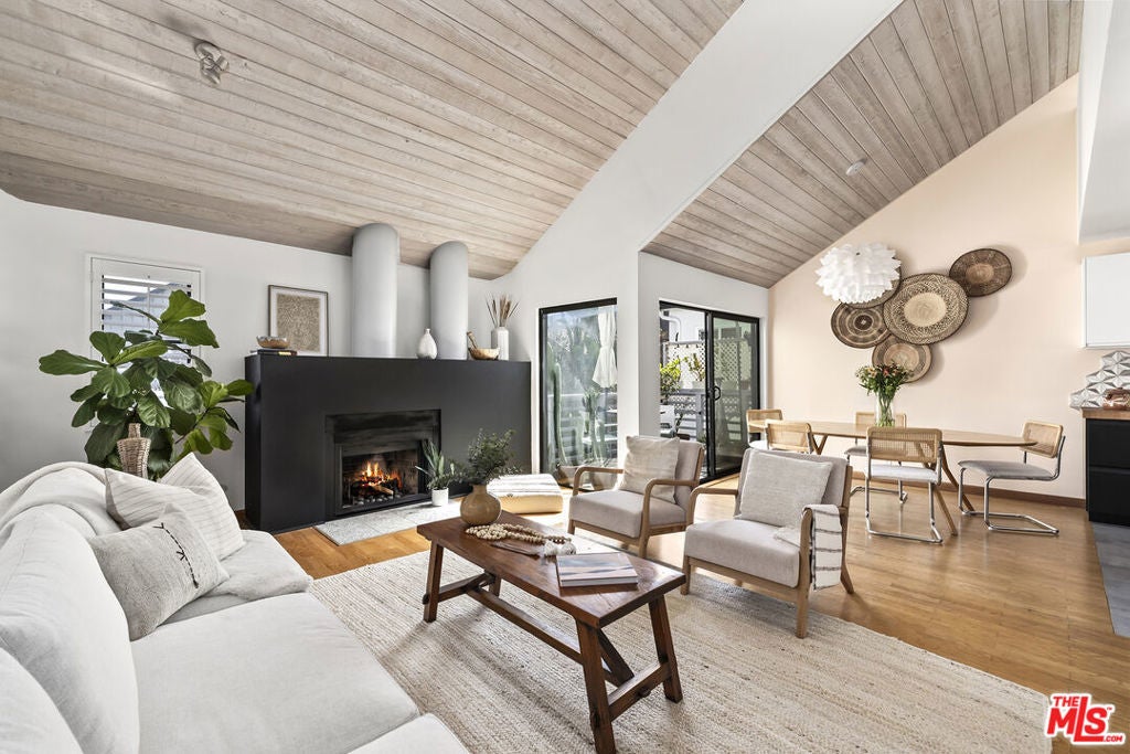 Photo of Listing #25524263