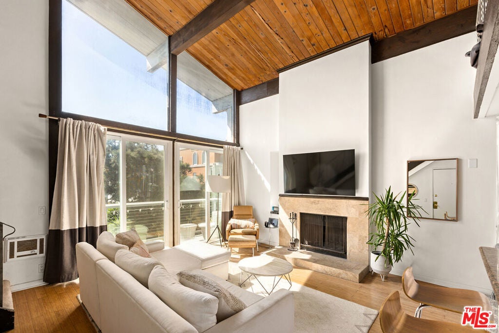 Photo of Listing #25524853