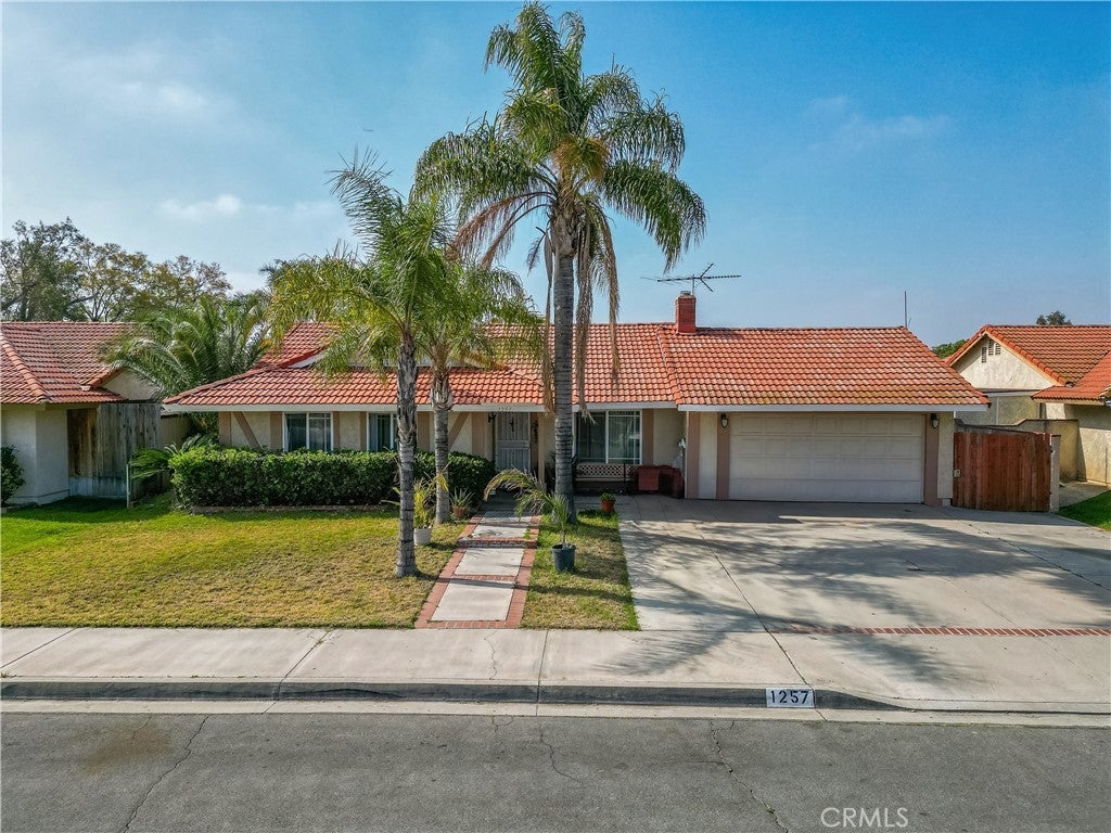 Photo of Listing #IV25081393