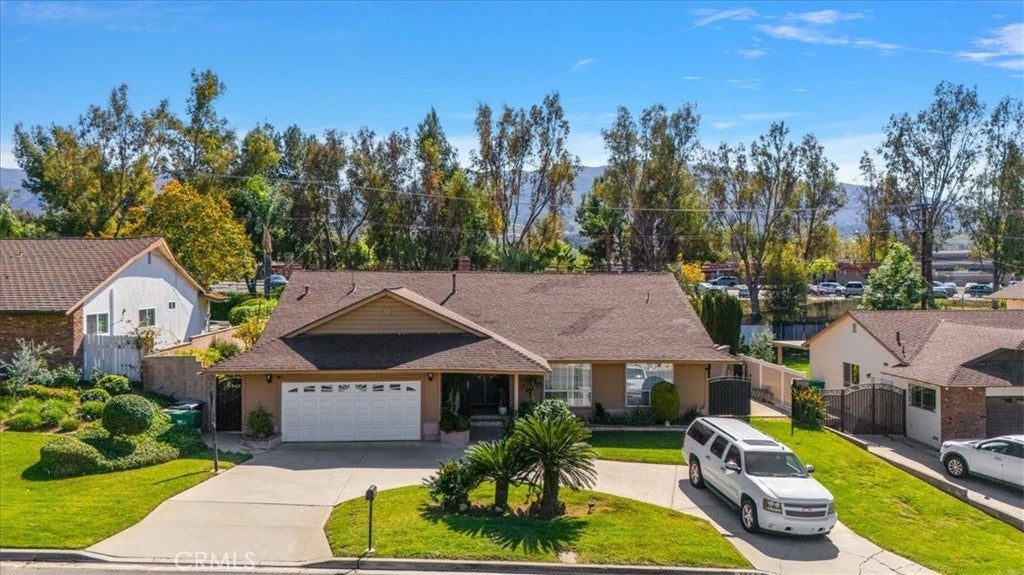 Photo of Listing #IV25079092