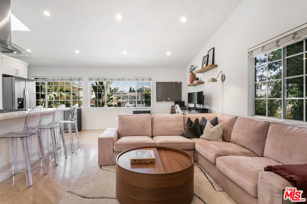 Photo of Listing #25525297