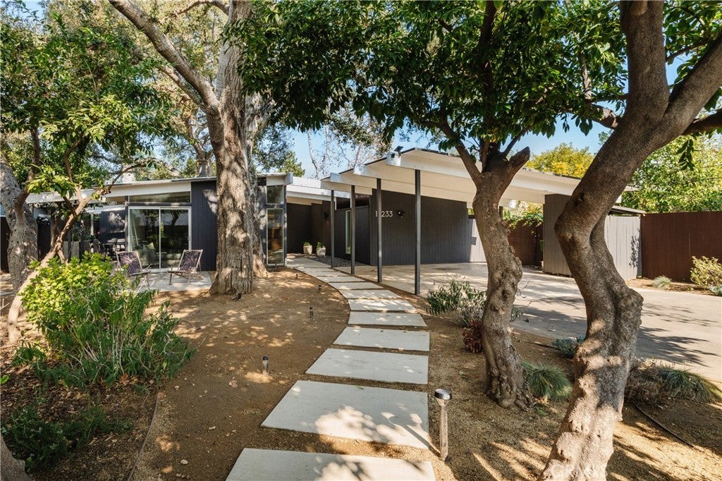 Photo of Listing #SR25048404