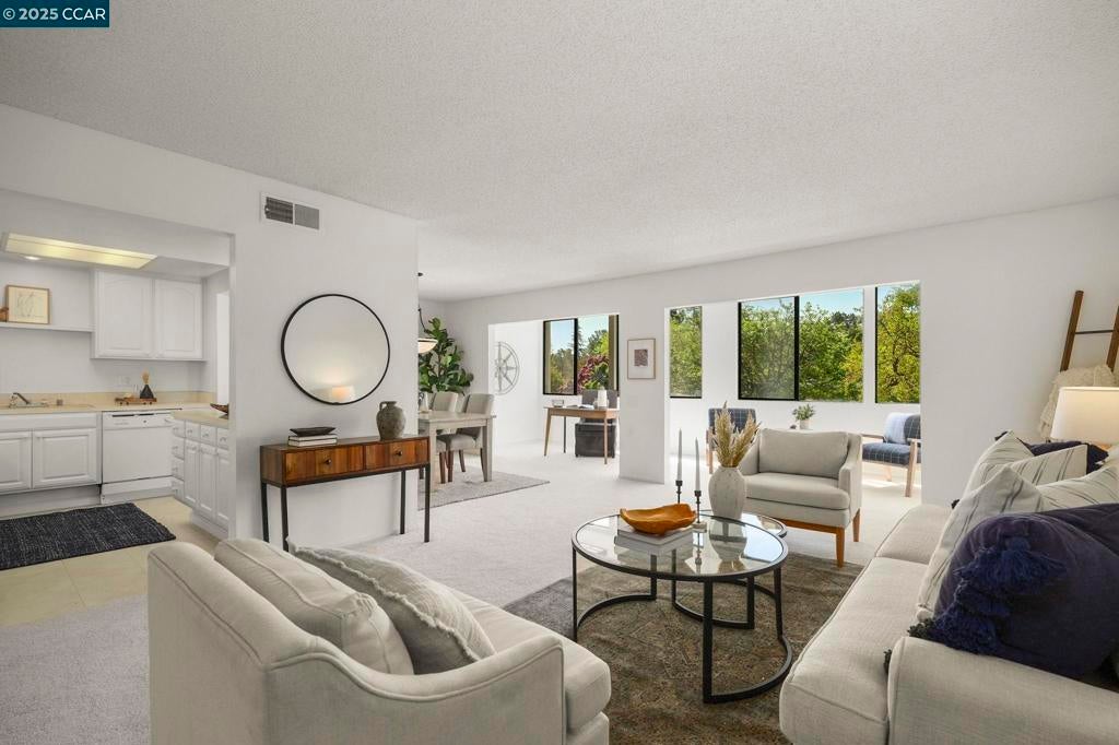 Photo of Listing #41093353