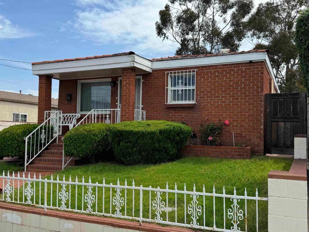 Photo of Listing #PTP2502670