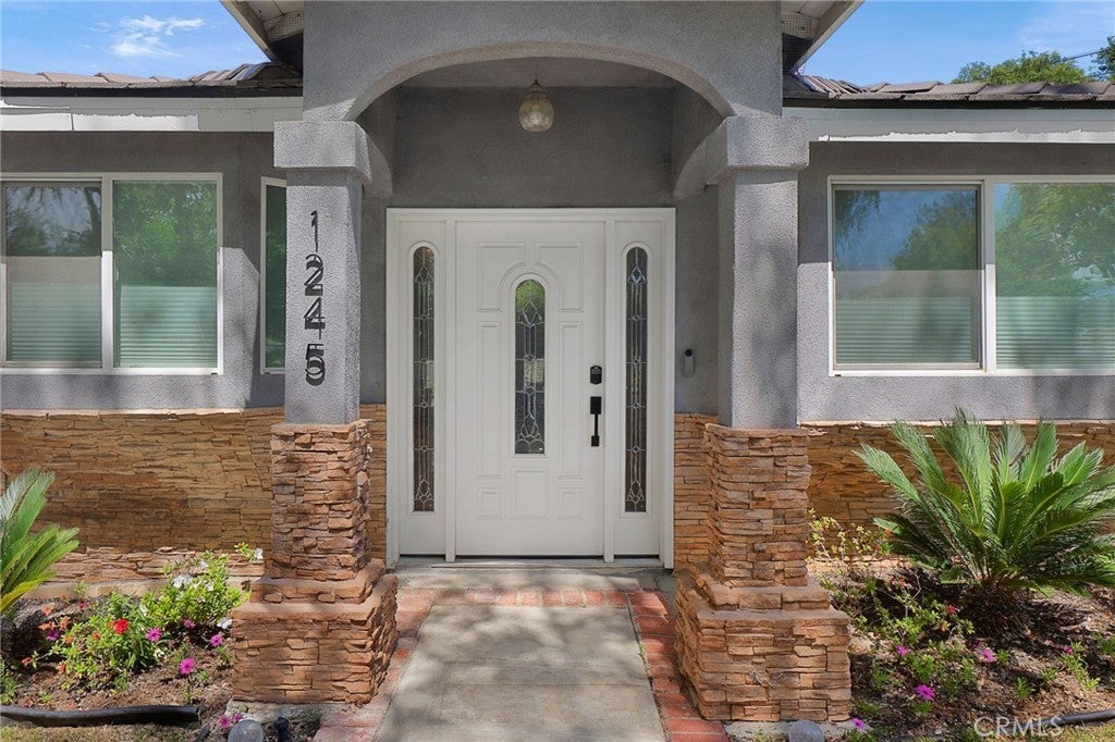 Photo of Listing #SR25081592