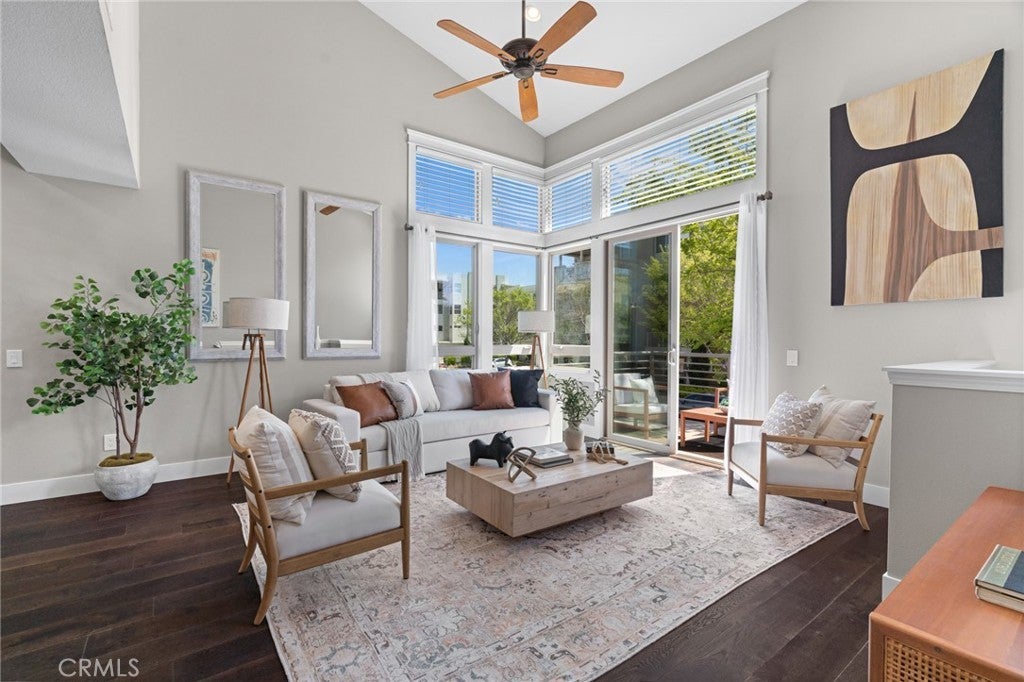 5527 Strand 106