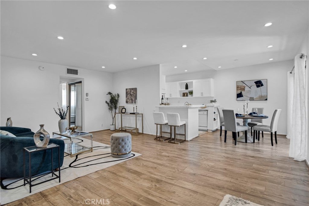 Photo of Listing #SR25083217