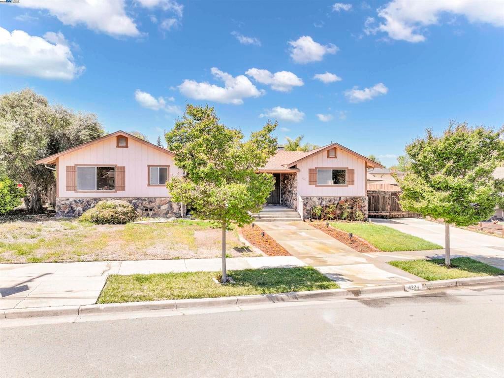 Photo of Listing #41093507