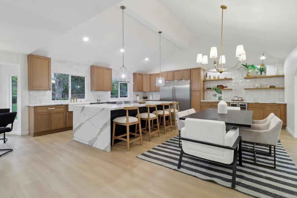 Photo of Listing #PTP2502700