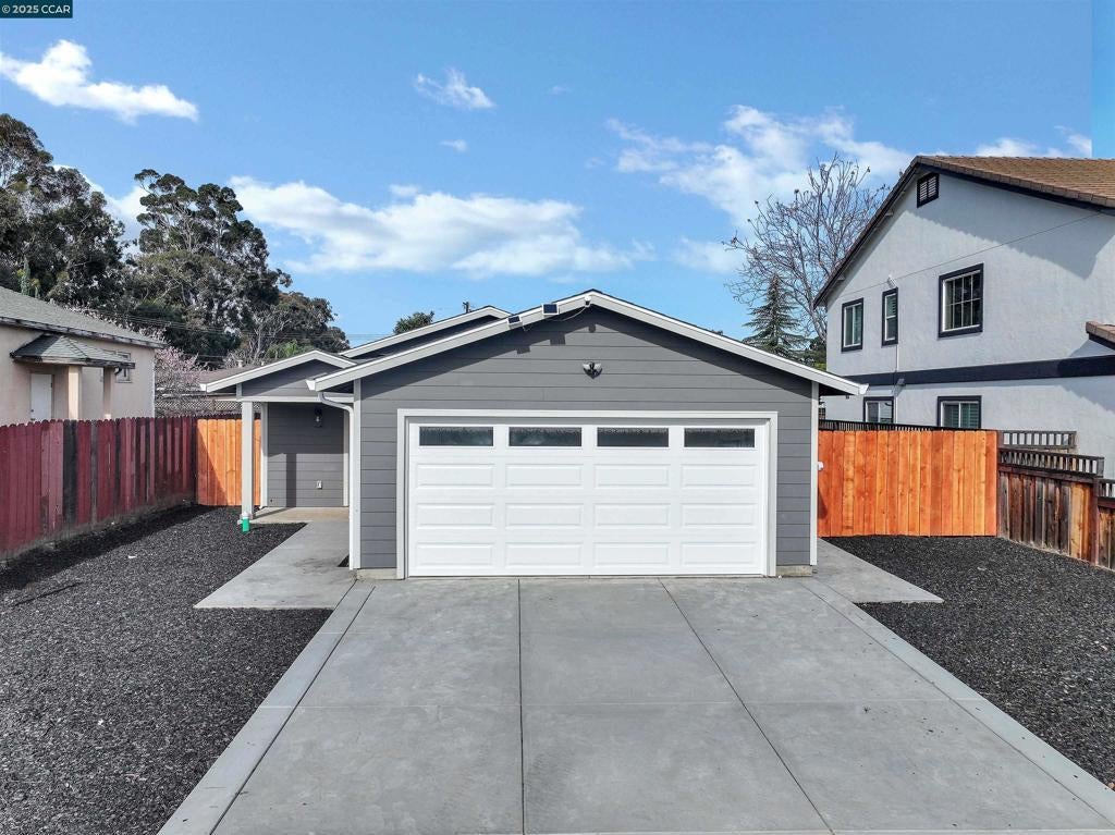 Photo of Listing #41093569