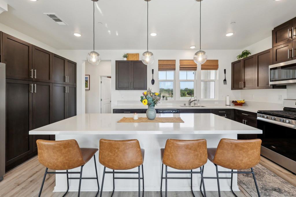 Photo of Listing #PTP2502705