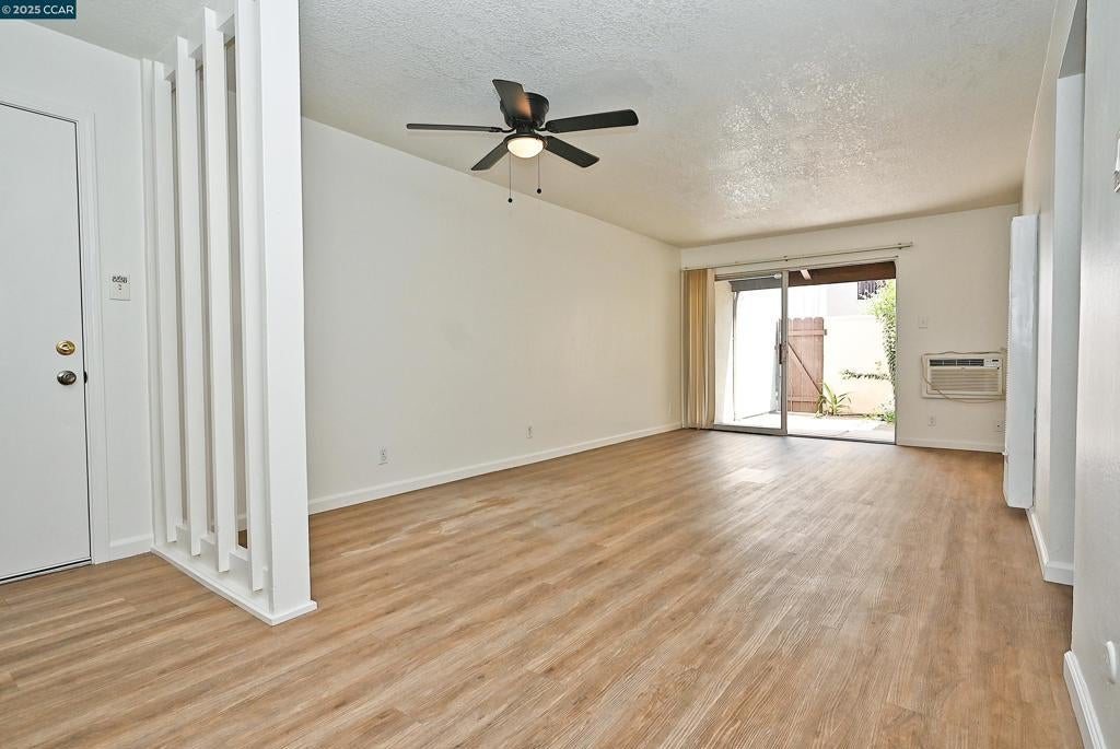 Photo of Listing #41093663