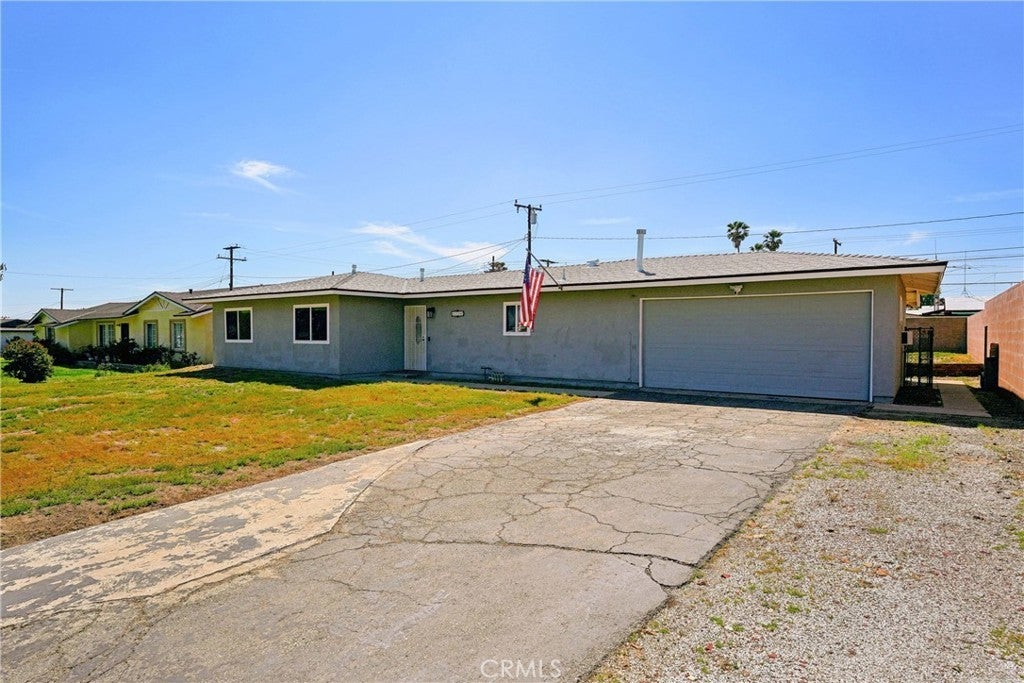 Photo of Listing #IV25084635