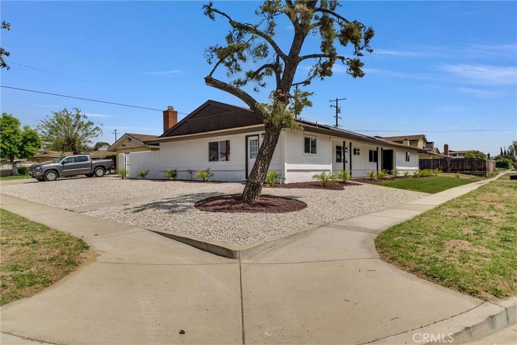 Photo of Listing #IV25084692