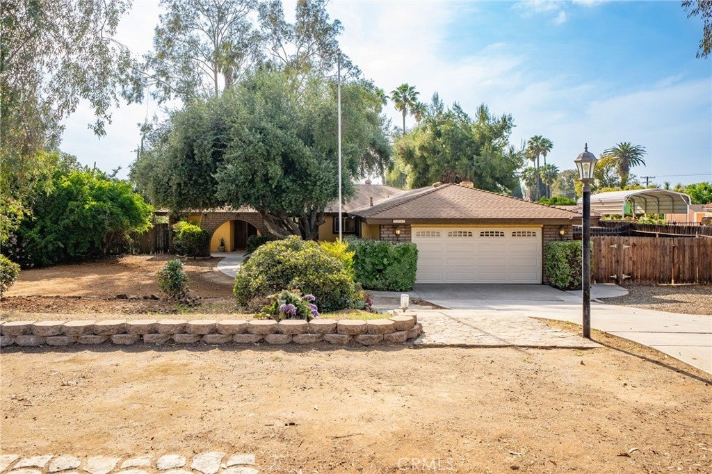 Photo of Listing #IV25084559