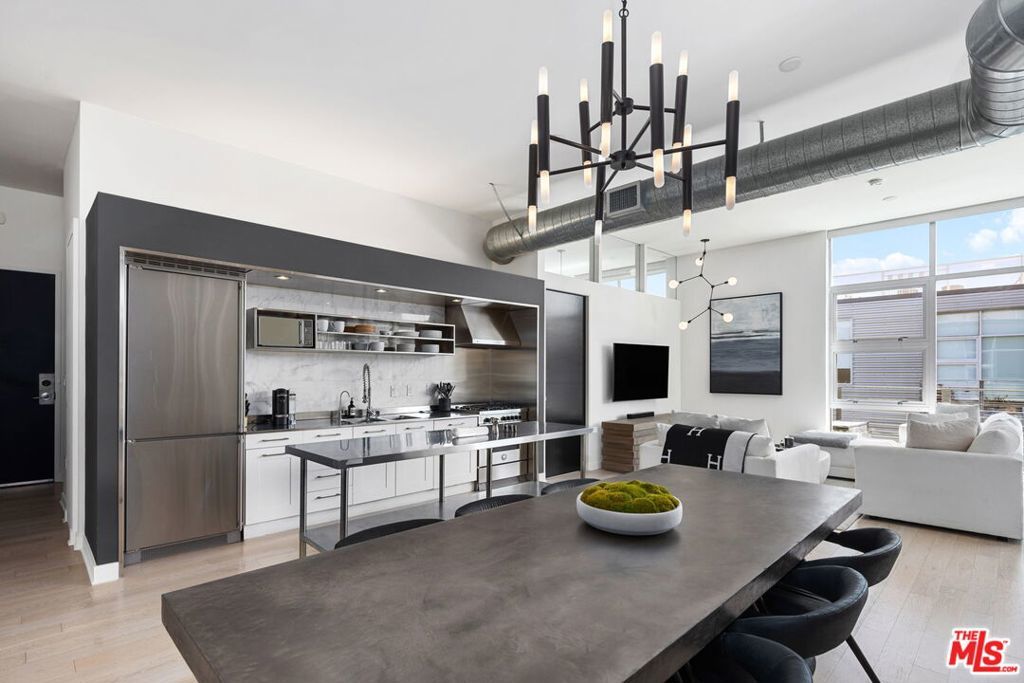 Photo of Listing #25513095