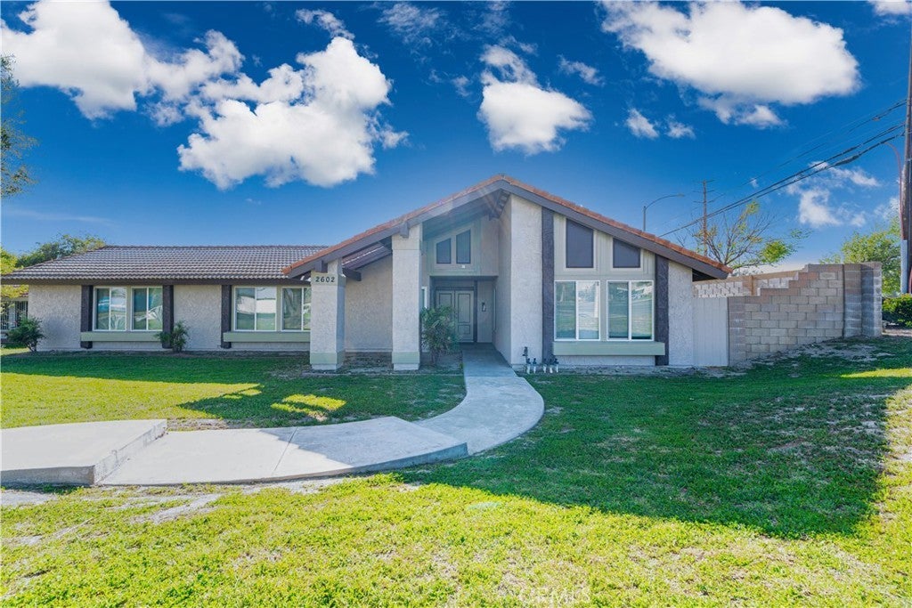 Photo of Listing #IV25085246