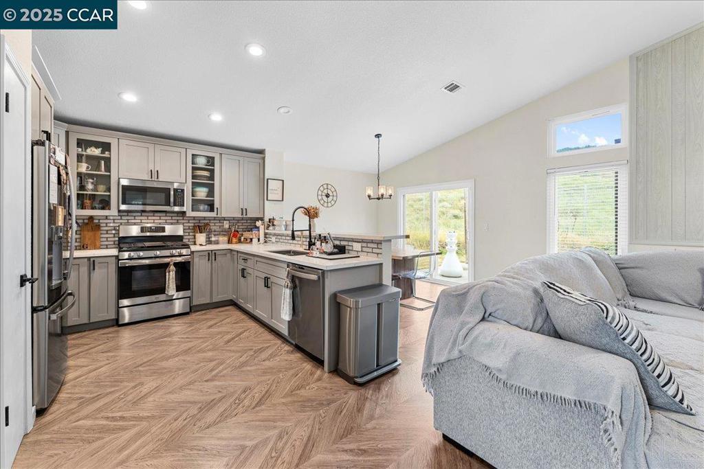 Photo of Listing #41093810