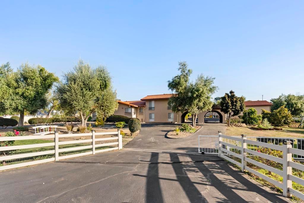 Photo of Listing #PTP2502748