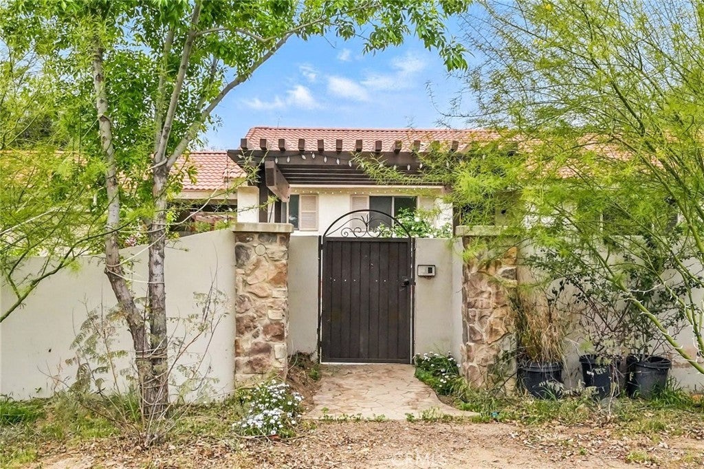 Photo of Listing #SR25085636