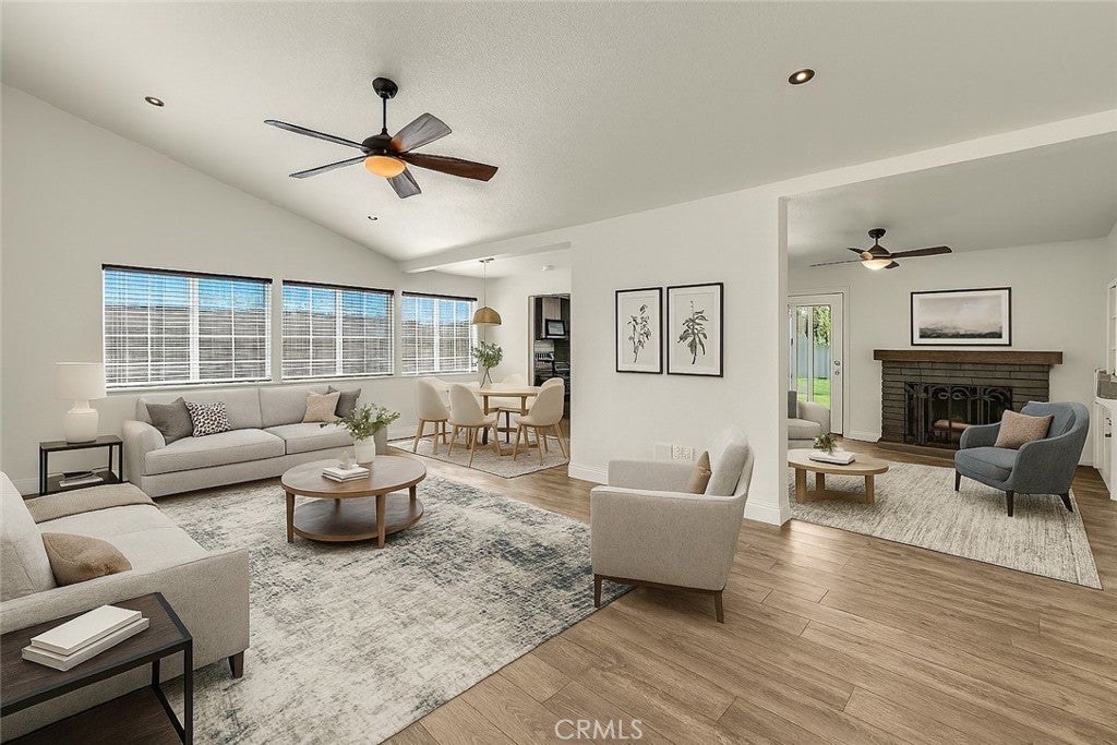 Photo of Listing #IV25068549