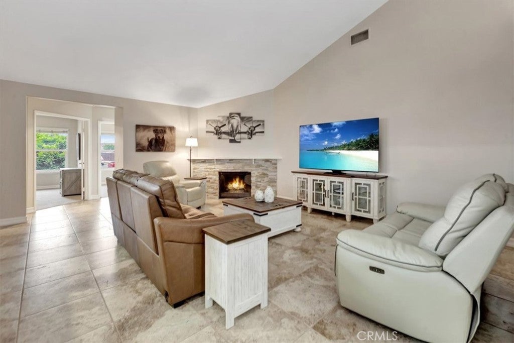 Photo of Listing #OC25085910