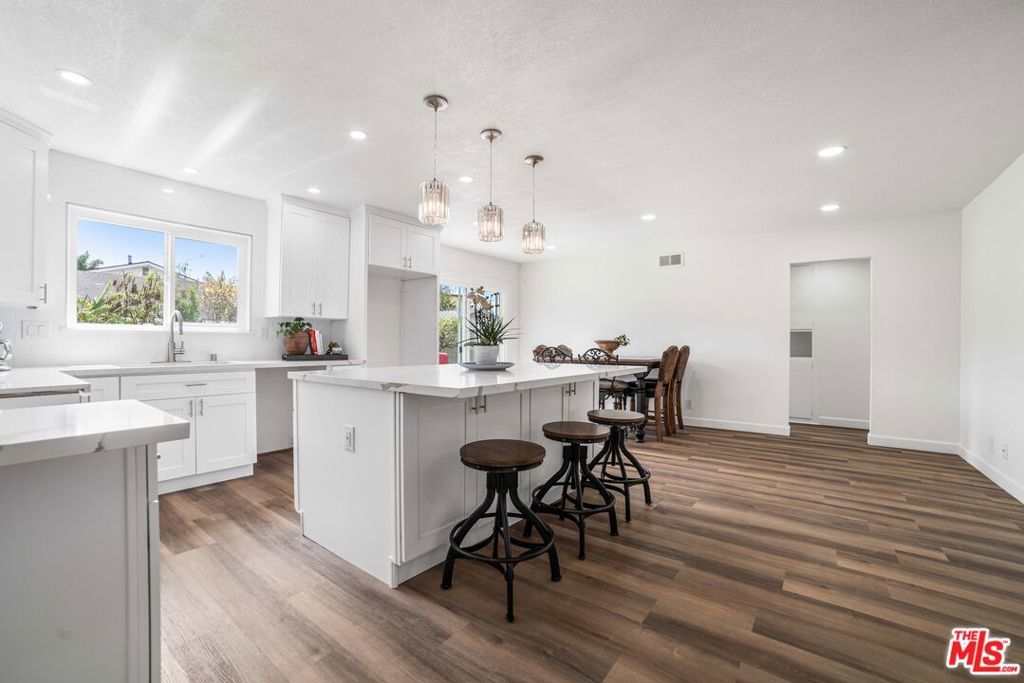 Photo of Listing #25526019