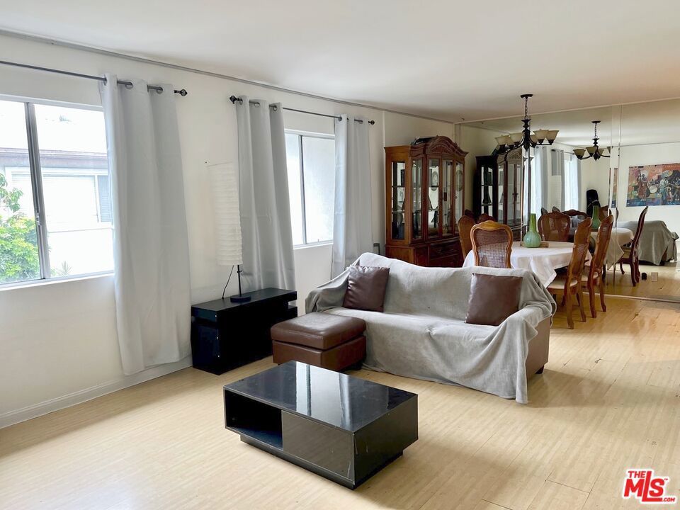 Photo of Listing #25527040