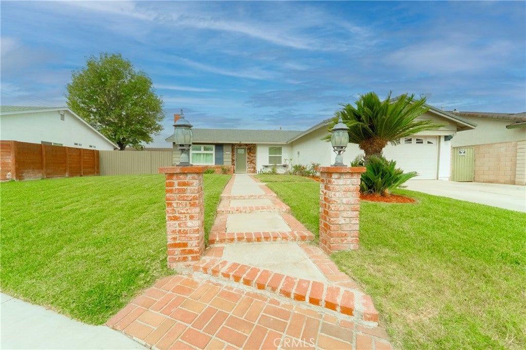 Photo of Listing #IV25085480