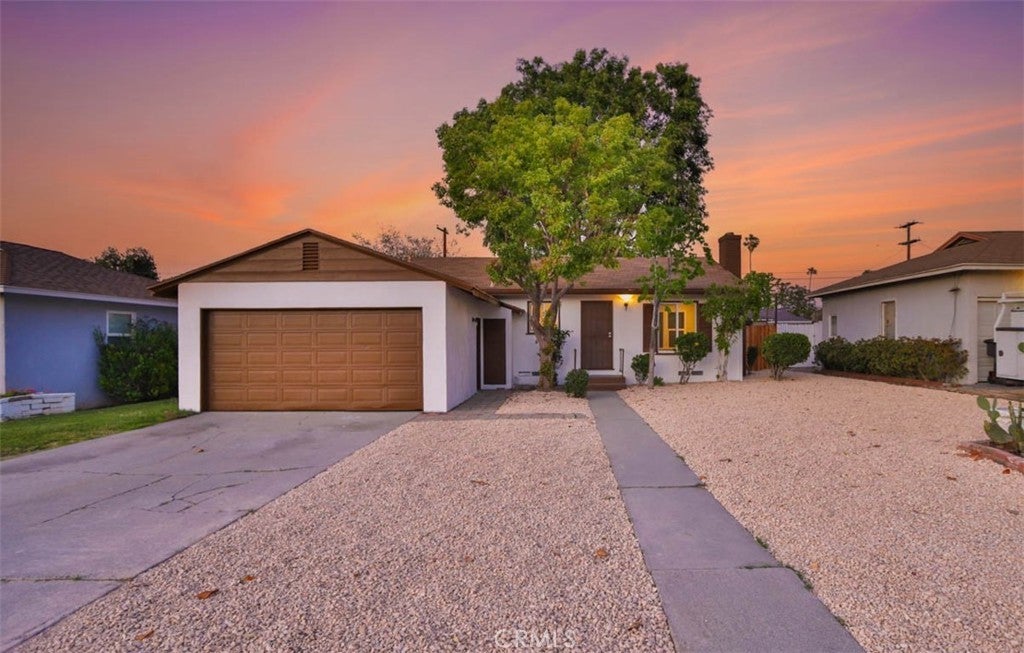 Photo of Listing #IV25086603