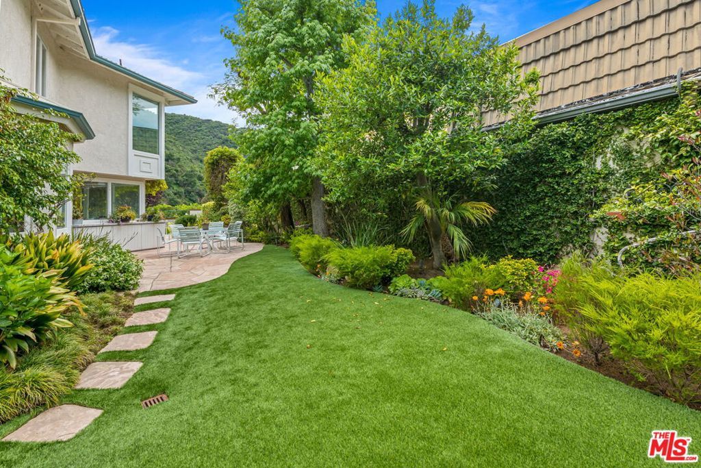 Photo of Listing #25527841