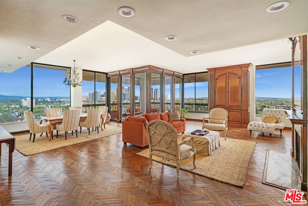 Photo of Listing #25527615